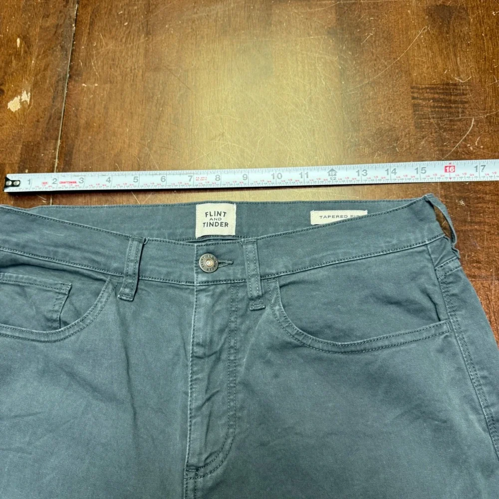 Flint and Tinder Tapered Fit Pants Chinos Gray Mens Size 30X29 (tag says 30x32)‎